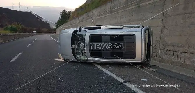 Catanzaro, incidente all’uscita della galleria del Sansinato: due feriti (Foto)