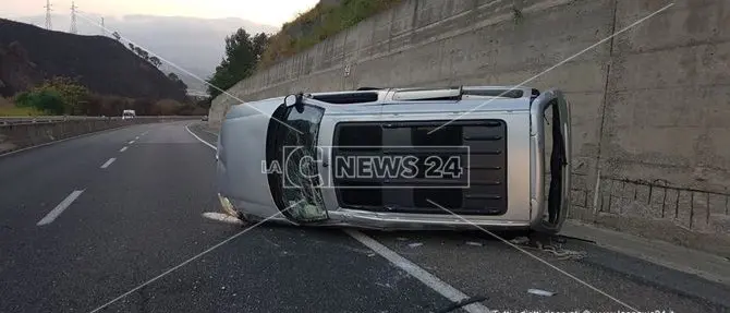 Catanzaro, incidente all’uscita della galleria del Sansinato: due feriti (Foto)