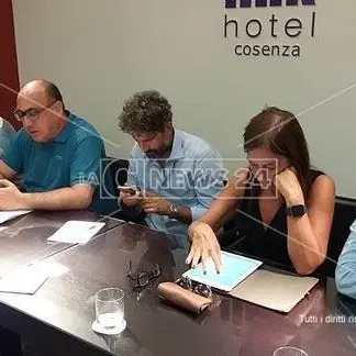 Incendio a Cosenza, Guccione: «Tragedia annunciata che può ripetersi»