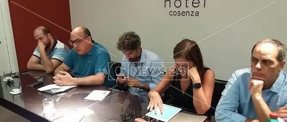 Incendio a Cosenza, Guccione: «Tragedia annunciata che può ripetersi»