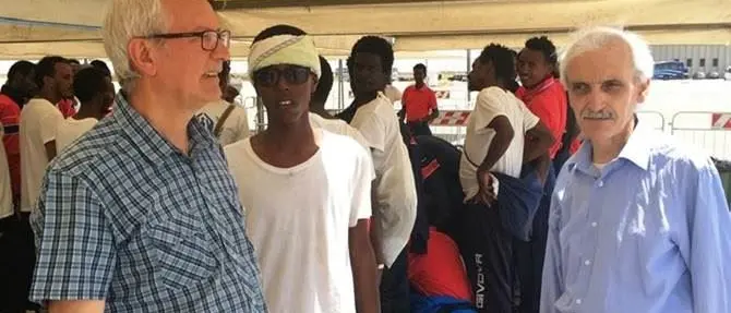 Persero i figli in un naufragio, dieci migranti lasciano la Calabria