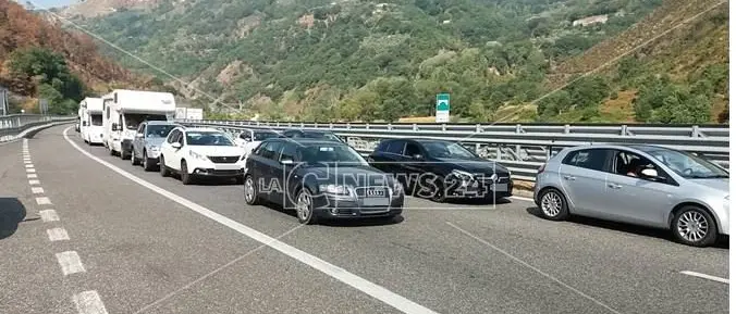 Incidente sula Salerno-Reggio: oltre 15 chilometri di coda