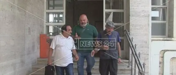 Incendio a Cosenza, fratelli di una delle vittime ricevuti dal sindaco (INTERVISTA)