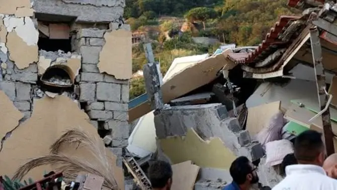 Terremoto ad Ischia, calabresi in vacanza: “Abbiamo paura ma restiamo qui” (VIDEO)