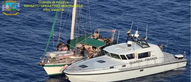 Veliero con 55 migranti soccorso nei pressi di Punta Stilo