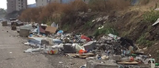 Scordovillo, nel quartiere rom di Lamezia venerdì l'arrivo delle ruspe
