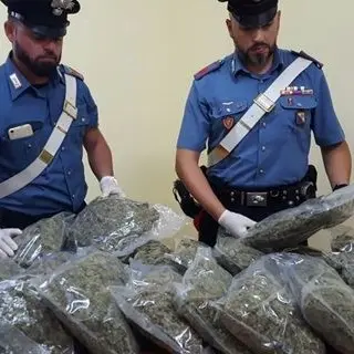 Sorpreso in auto con la droga, arrestato 60enne nel Catanzarese