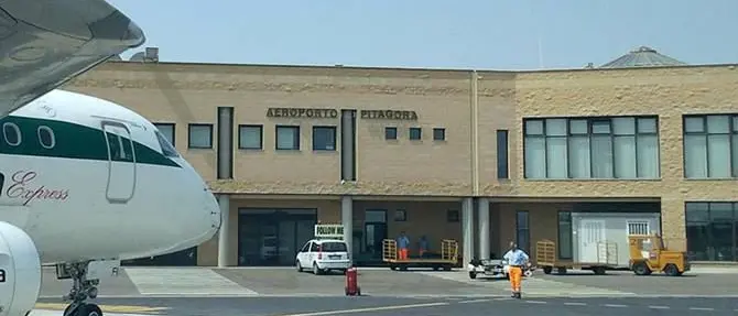 Aeroporto di Crotone, il Comune punta all’acquisto di azioni societarie