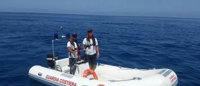 Barca incagliata, soccorse 8 persone nel Vibonese