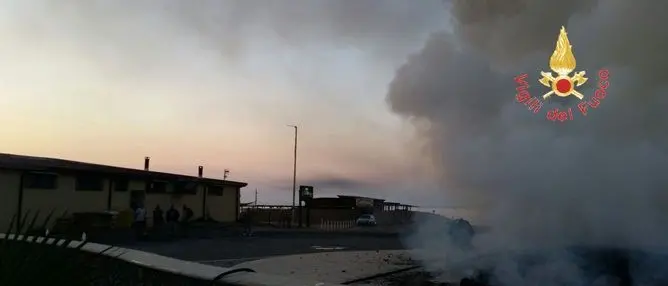 In fiamme un chiosco a Catanzaro Lido