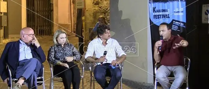 L’accoglienza ribelle di Mimmo Lucano (VIDEO)