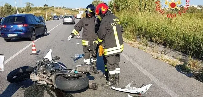 Scontro tra un’auto e una moto a Catanzaro: grave il conducente (FOTO)