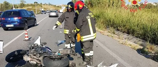 Scontro tra un’auto e una moto a Catanzaro: grave il conducente (FOTO)