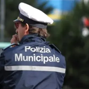 Intimidazioni a Cariati, squarciate gomme auto comandante dei vigili