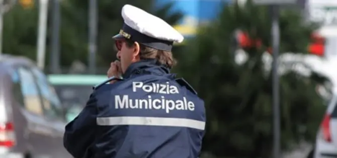 Intimidazioni a Cariati, squarciate gomme auto comandante dei vigili