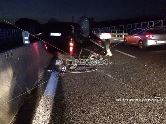 Catanzaro, si ribalta sulla statale 280: illesa la conducente