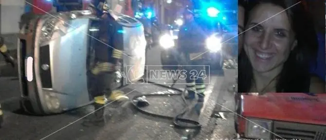 Catanzaro, i funerali di Rosaria Mandile: il dolore dei Vigili del fuoco