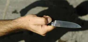 Fagnano, accoltella conoscente e poi si ferisce alla gola: arrestato