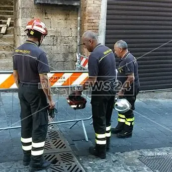 Incendio nel centro storico di Cosenza, nuovo sopralluogo dei vigili del fuoco