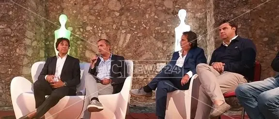 De Magistris al Festival delle Serre: «Il riscatto parte dal Sud»