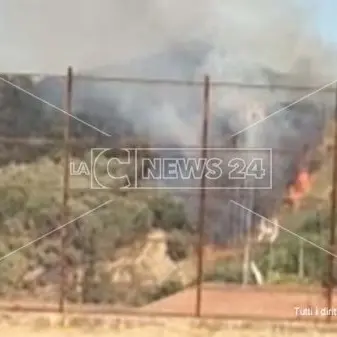 Catanzaro, incendio a Siano: sul posto polizia e vigili del fuoco