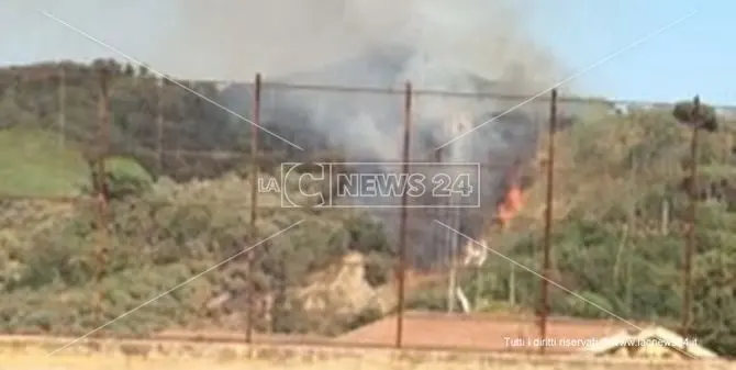 Catanzaro, incendio a Siano: sul posto polizia e vigili del fuoco