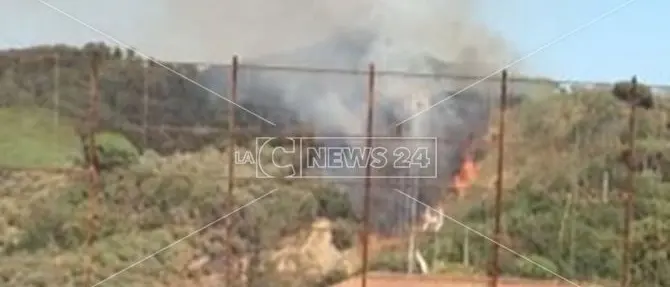 Catanzaro, incendio a Siano: sul posto polizia e vigili del fuoco