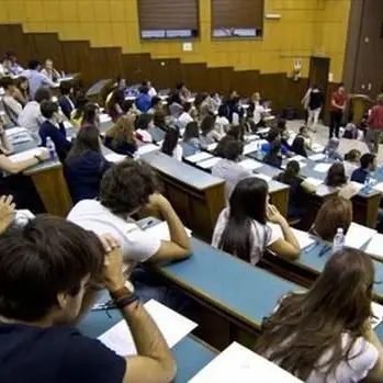 Studenti con basso reddito, la Regione stanzia 2,4 milioni di euro