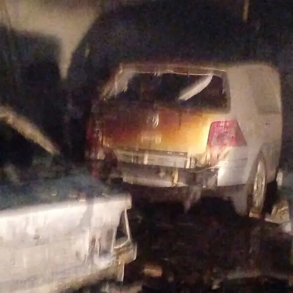 Lamezia, un incendio distrugge due auto e una moto durante la notte