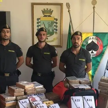 Cocaina nei sacchi del caffè, maxi-sequestro al porto di Gioia Tauro
