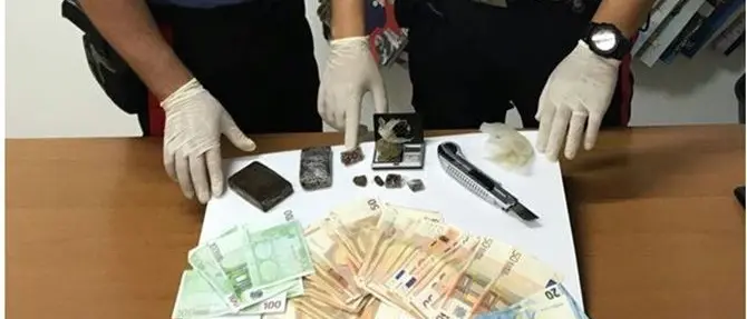 Sorpreso in auto con hashish, un arresto a Sellia Marina