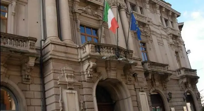 Corruzione in Prefettura a Catanzaro: annullato pure il sequestro dei beni