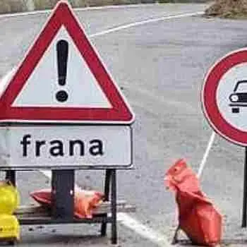 Frana sull’A2 all’altezza di Bagnara, traffico bloccato