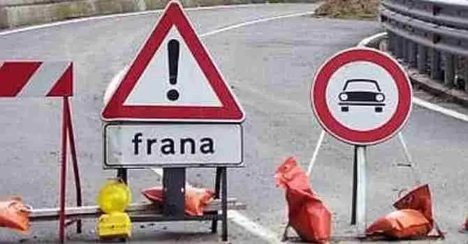 Frana sull’A2 all’altezza di Bagnara, traffico bloccato