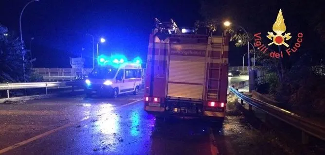 Catanzaro, si lancia dal ponte e rimane illesa