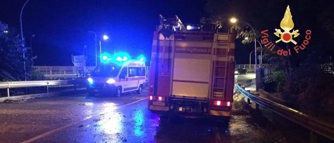 Catanzaro, si lancia dal ponte e rimane illesa