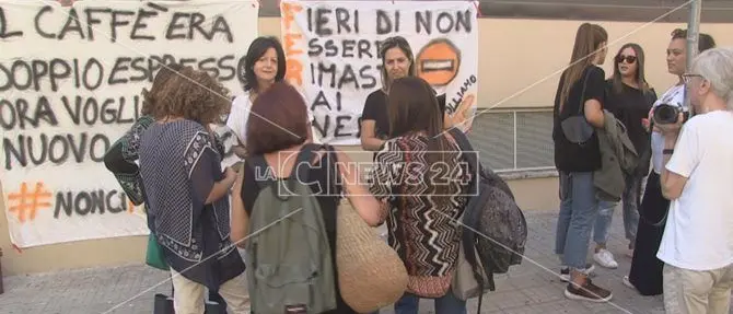 Genitori e studenti occupano il liceo “Fermi” a Cosenza