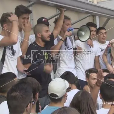 Cosenza, la protesta del Liceo Fermi richiama l'attenzione di Iacucci