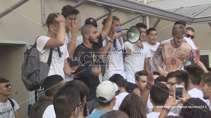 Cosenza, la protesta del Liceo Fermi richiama l'attenzione di Iacucci