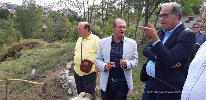 Viscomi visita la Fattoria “La Goccia” di Vibo: «Esperienza esemplare» (VIDEO)