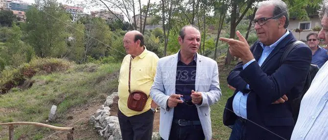 Viscomi visita la Fattoria “La Goccia” di Vibo: «Esperienza esemplare» (VIDEO)