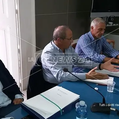 Liceo Fermi di Cosenza, la protesta si sposta alla Provincia
