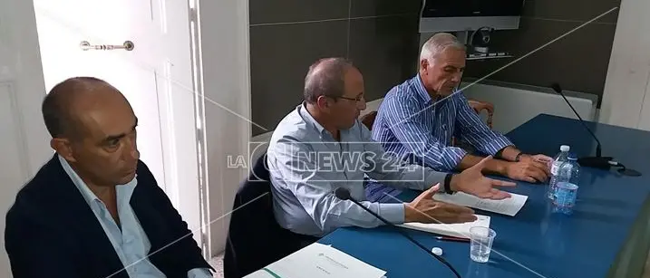 Liceo Fermi di Cosenza, la protesta si sposta alla Provincia