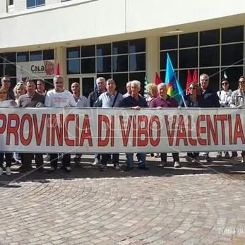 Crisi Provincia di Vibo, la protesta si sposta a Catanzaro (VIDEO)