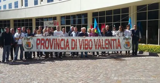 Crisi Provincia di Vibo, la protesta si sposta a Catanzaro (VIDEO)