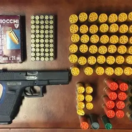 Reggio, in casa con pistola e munizioni: arrestato