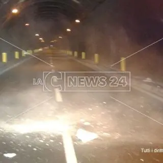 Catanzaro, SS280: piovono calcinacci in galleria. Interrotta la circolazione
