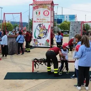 Lamezia, pompieropoli: bagni di folla per la seconda edizione