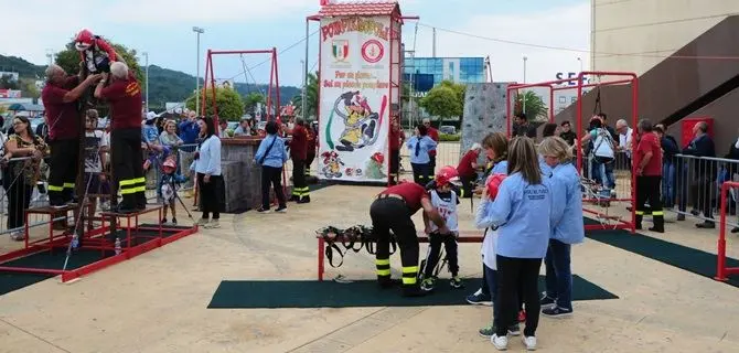 Lamezia, pompieropoli: bagni di folla per la seconda edizione