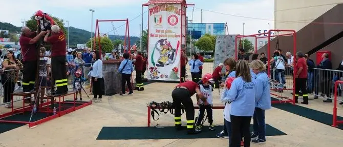 Lamezia, pompieropoli: bagni di folla per la seconda edizione